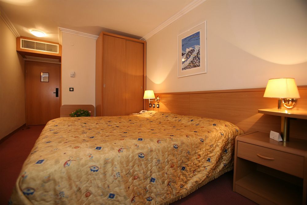Sunny Baska Hotel By Valamar, Ex Corinthia Екстериор снимка