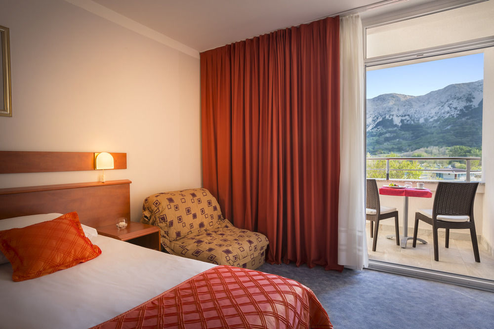Sunny Baska Hotel By Valamar, Ex Corinthia Екстериор снимка
