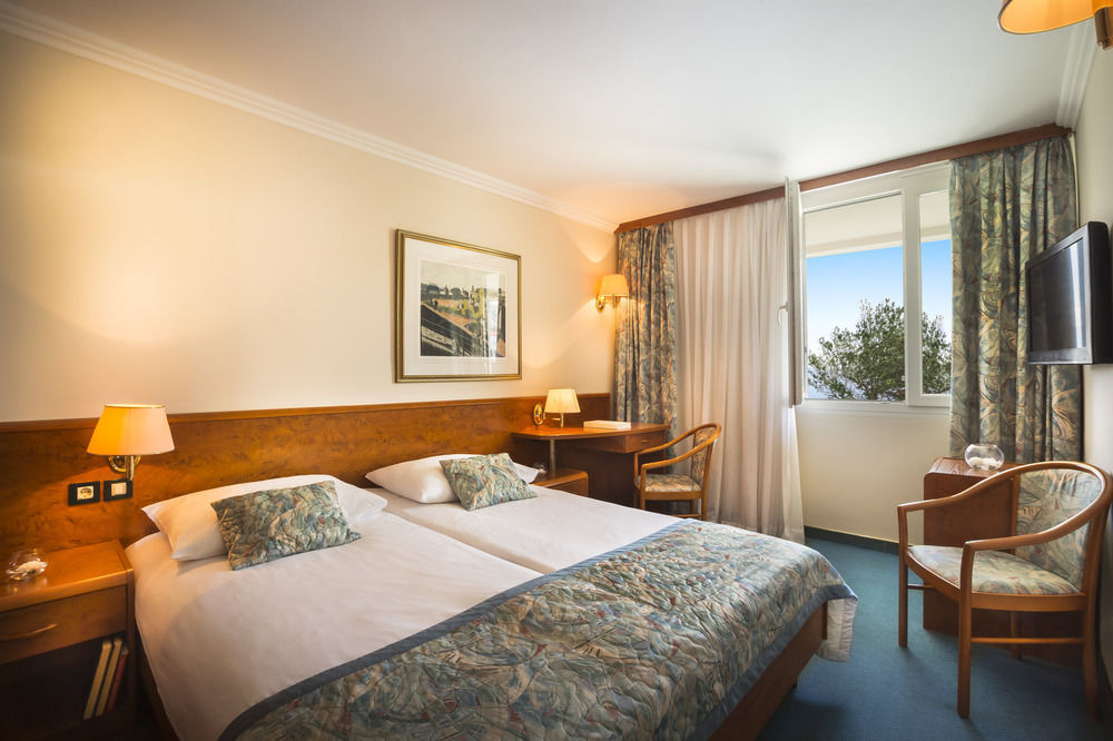 Sunny Baska Hotel By Valamar, Ex Corinthia Екстериор снимка