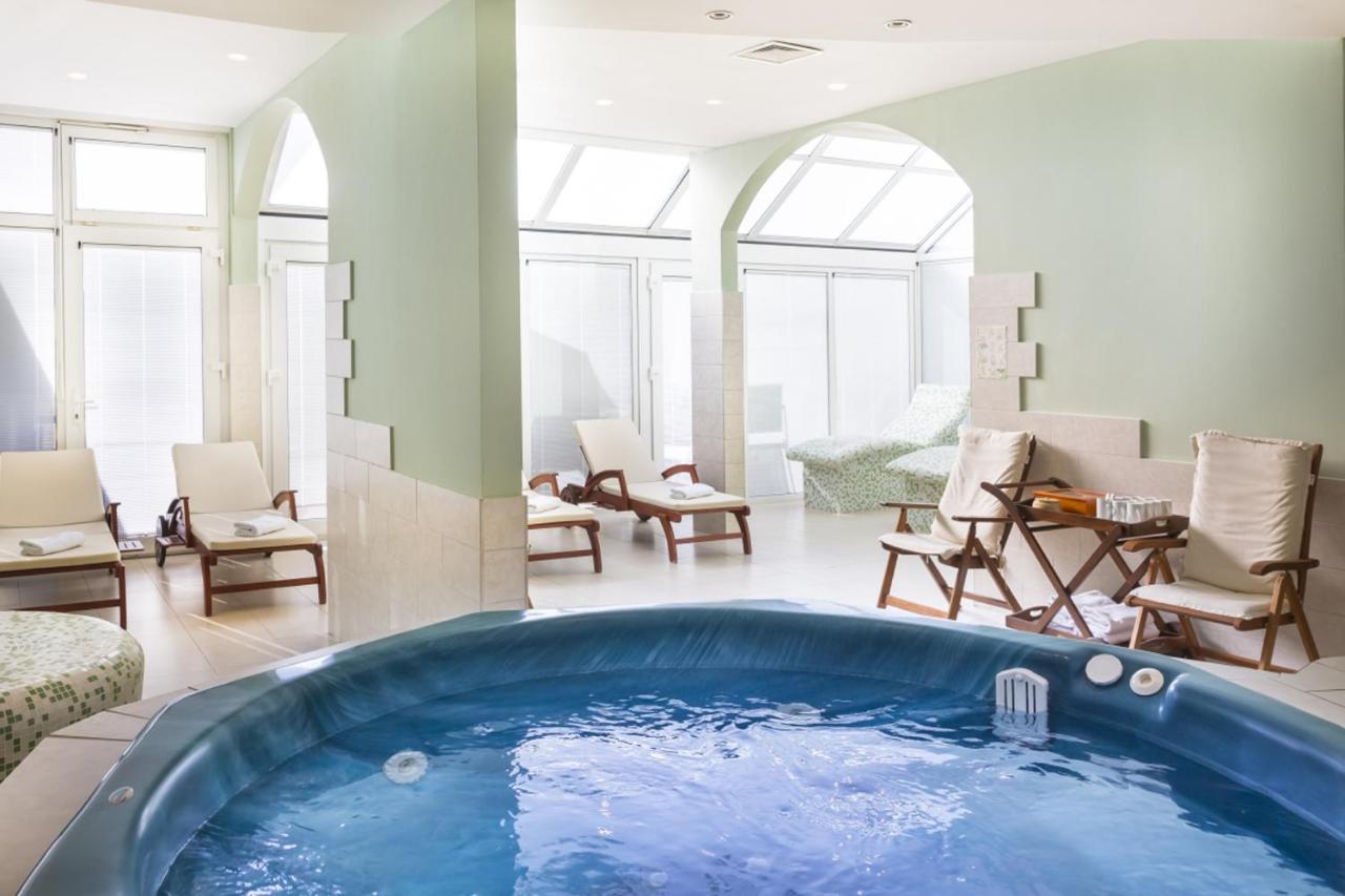 Sunny Baska Hotel By Valamar, Ex Corinthia Екстериор снимка